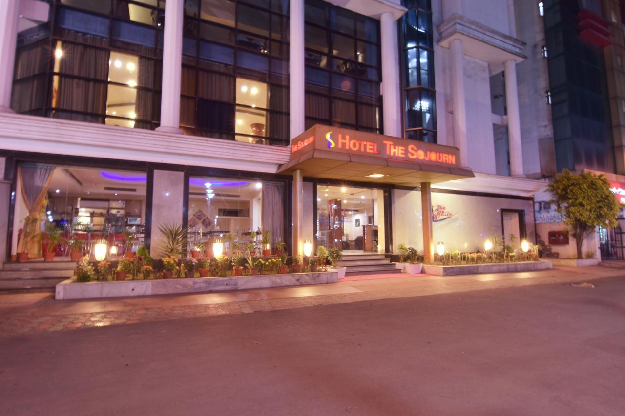 Hotel The Sojourn Kolkata Exterior photo